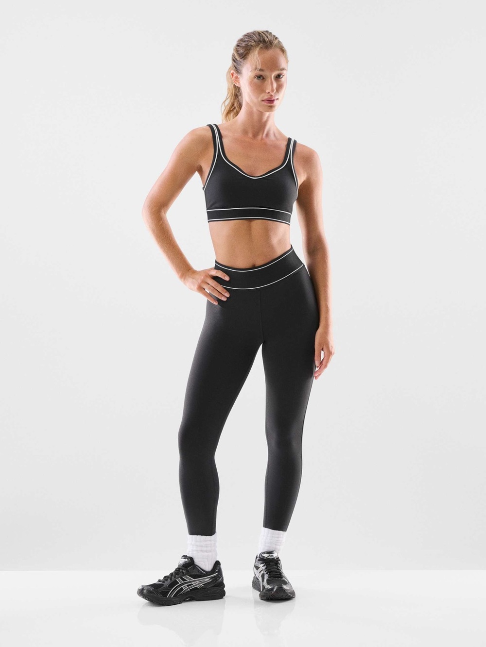 NWT Aritzia Golden Tiebreak black leggings